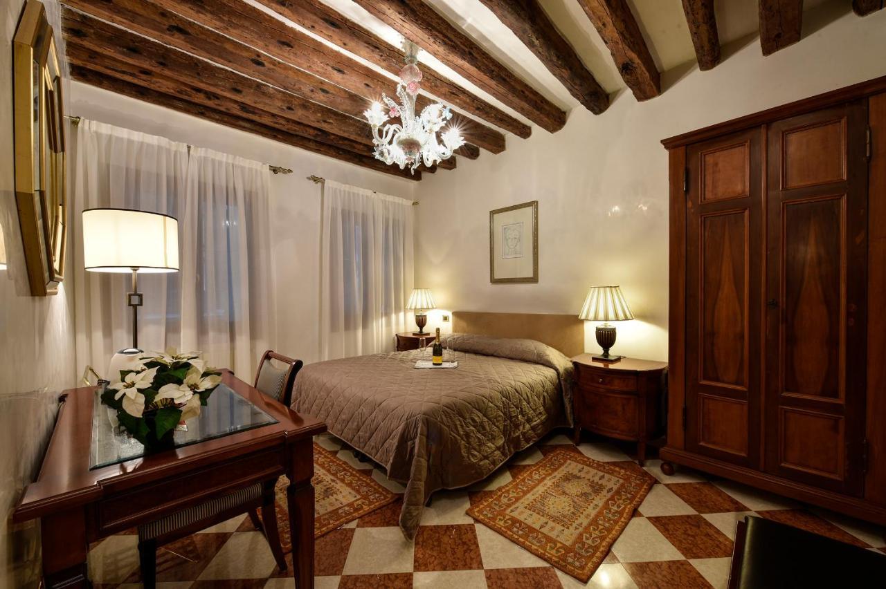Anzolo Palace - Rooms & Apartments Венеція Екстер'єр фото